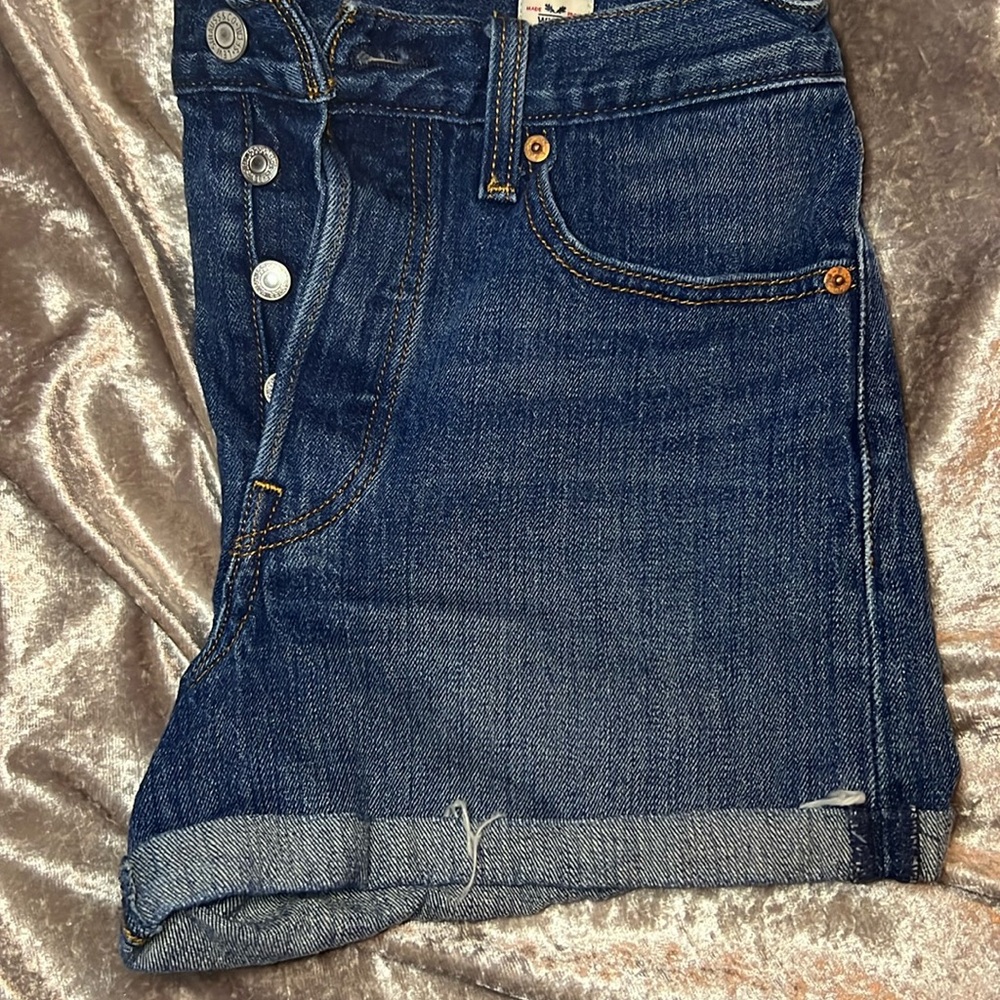 Levi’s high rise cuffed shorts